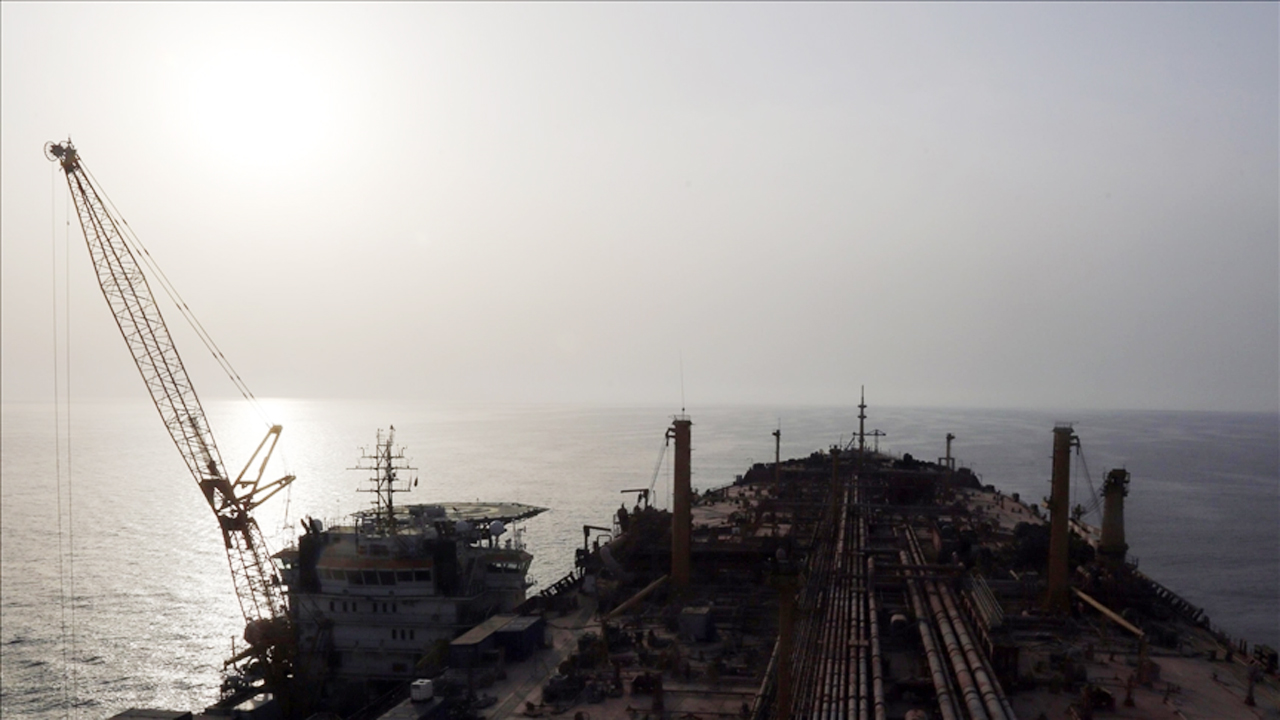 পাকিস্তানি ক্রুবাহী ট্যাংকার জাহাজে ইসরায়েলের হামলা